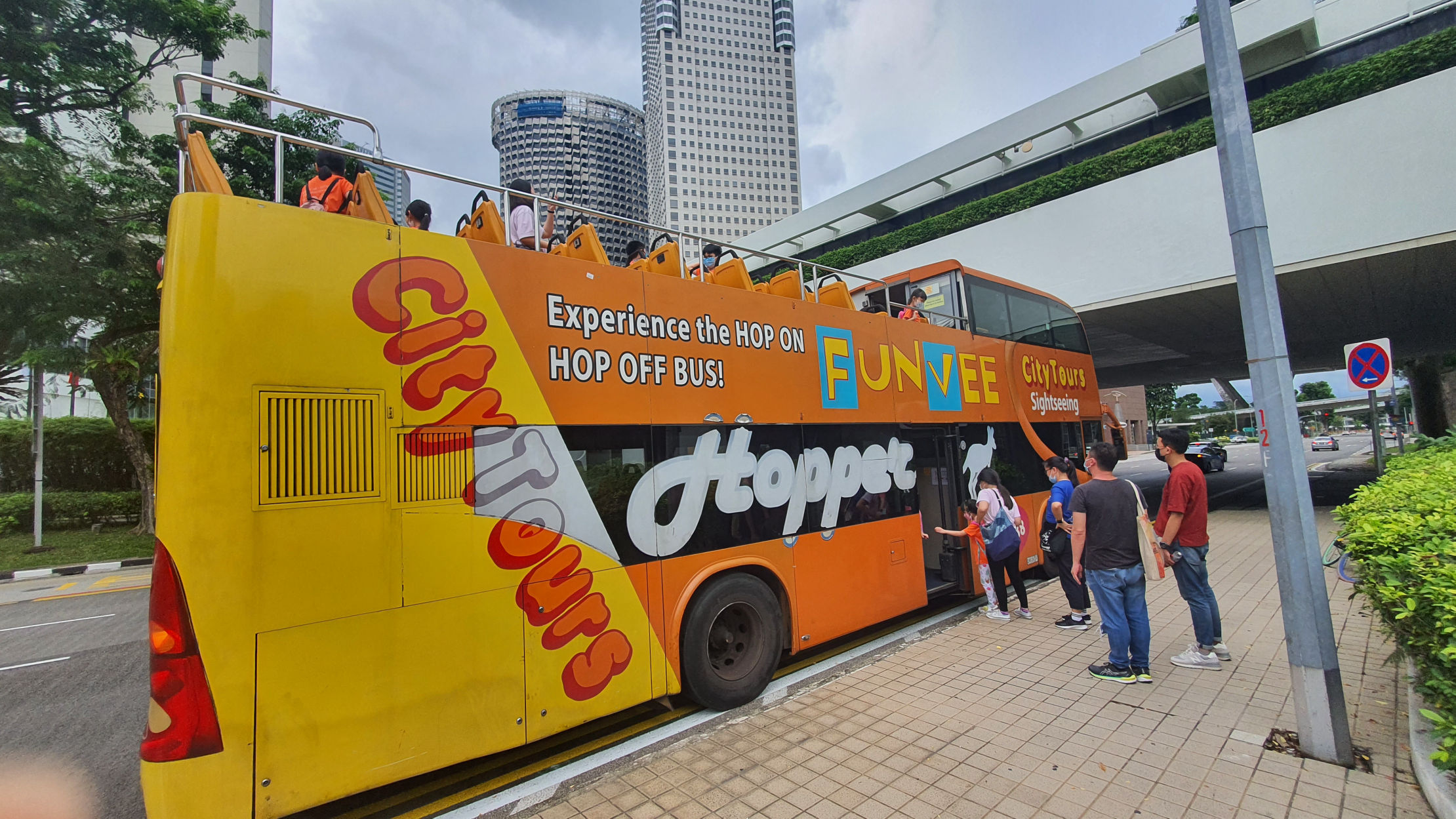 Singapore FunVee Open-top Sightseeing Bus Tour
