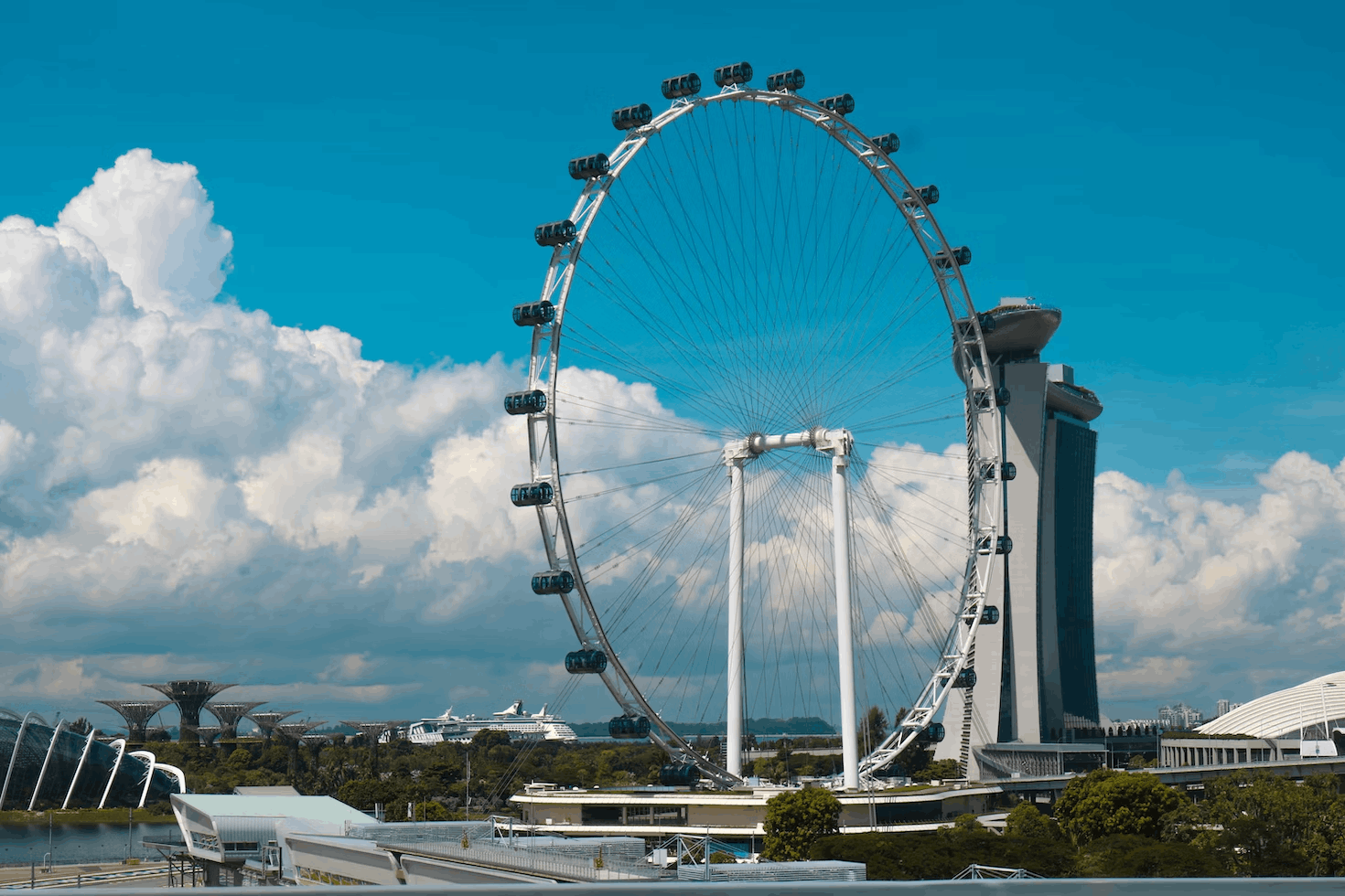 Enjoy spectacular view on the Singapore Flyer with Singapore City Pass
